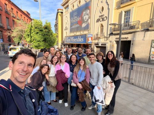 GRUPO-1-DIRECTIVOS-LOS-MISERABLES